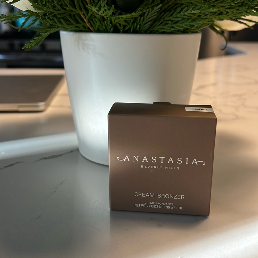 New in Box Anastasia Cream Bronzer Hazlenut